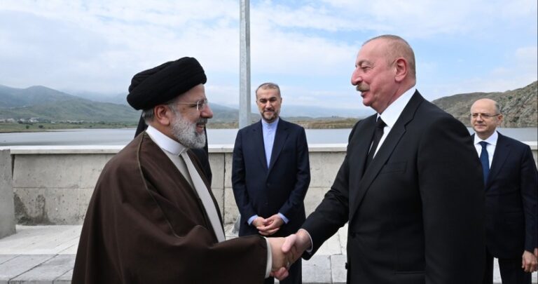 e418da0b-2b81-3701-90b6-5f65de3fac9f_825