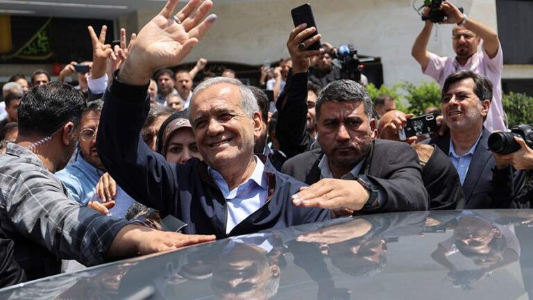 2024-06-28T075452Z_645568051_RC27K8A6N8SN_RTRMADP_3_IRAN-ELECTION