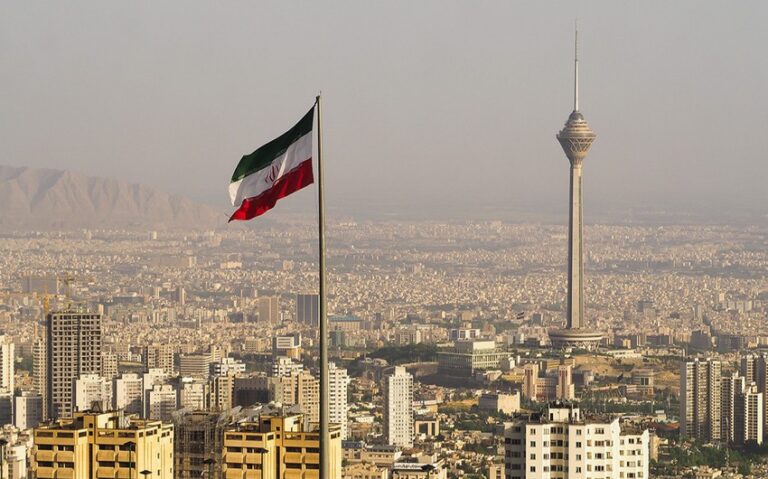 3ff340d9-ce33-3349-8c7e-3aea4b09fb3c_850