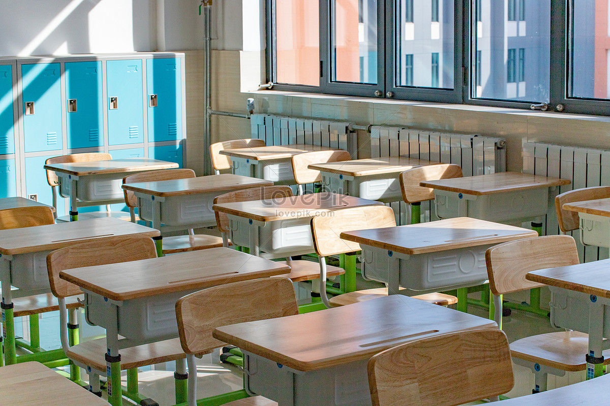 lovepik-sunshine-classroom-desk-learning-environment-picture_501679137